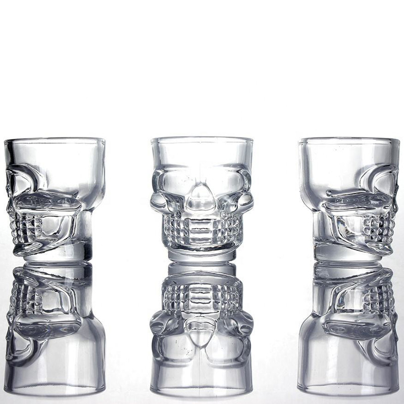 Copo de dose de álcool de vodka com design de caveira de 1,5 onças