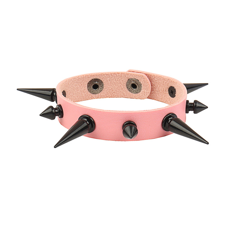 Pulseira de rebite de couro