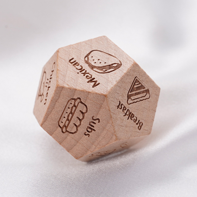 Dados de rolamento de madeira